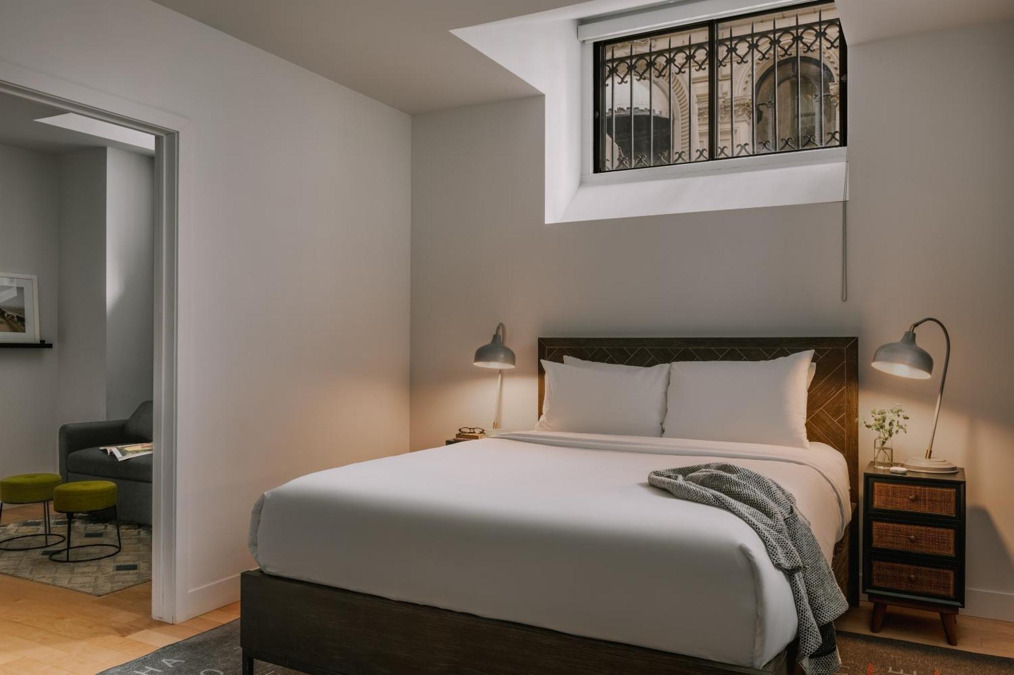 Sonder By Marriott Bonvoy Le Victoria Apartments Old Montreal Монреаль Екстер'єр фото