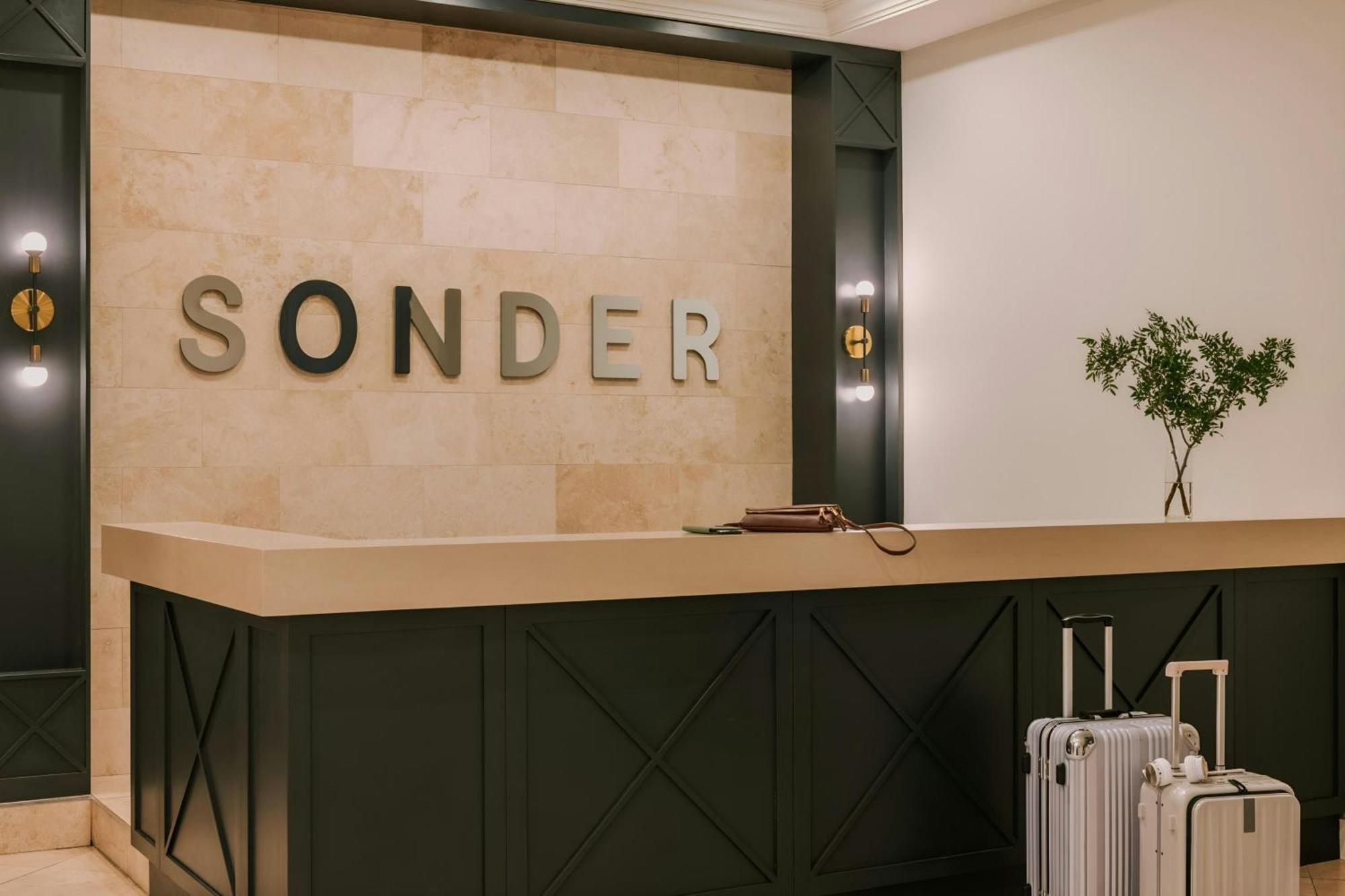 Sonder By Marriott Bonvoy Le Victoria Apartments Old Montreal Монреаль Екстер'єр фото