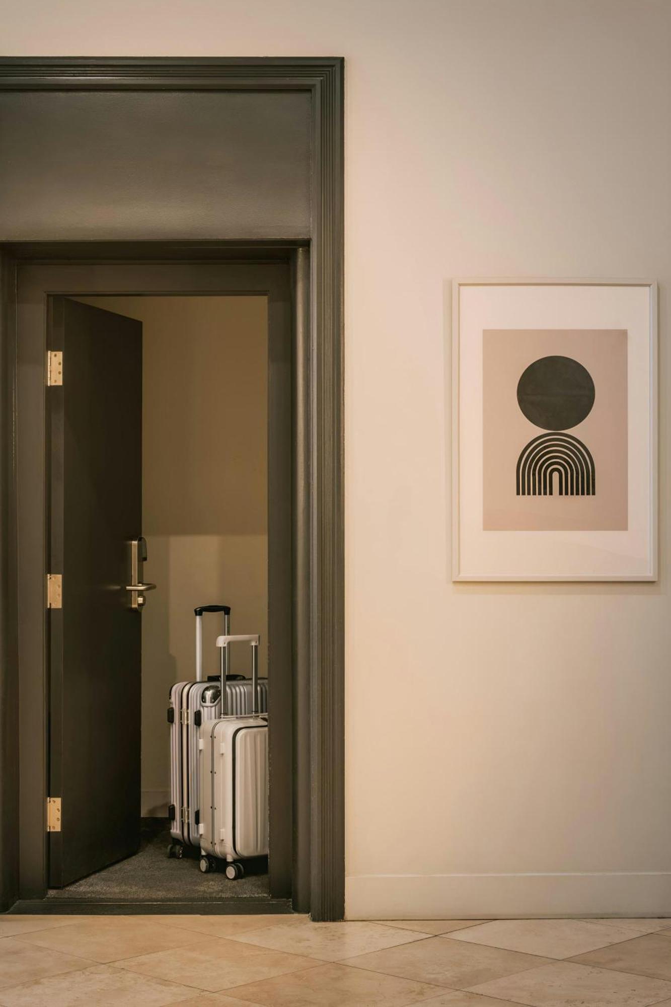 Sonder By Marriott Bonvoy Le Victoria Apartments Old Montreal Монреаль Екстер'єр фото